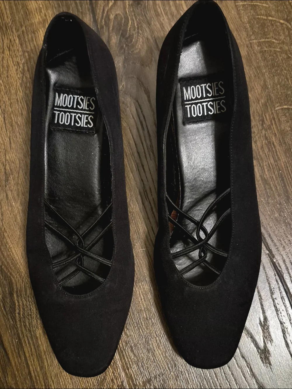 Mootsies Tootsies Black Suede Crisscross Low Heels.
